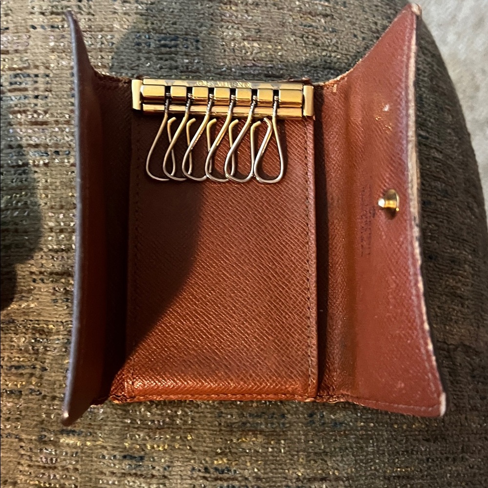 Louis Vuitton Monogram Key Holder - Picture 3 of 6